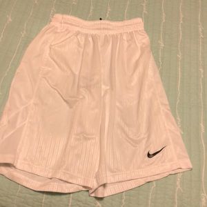 Men’s white Nike athletic shorts - size large